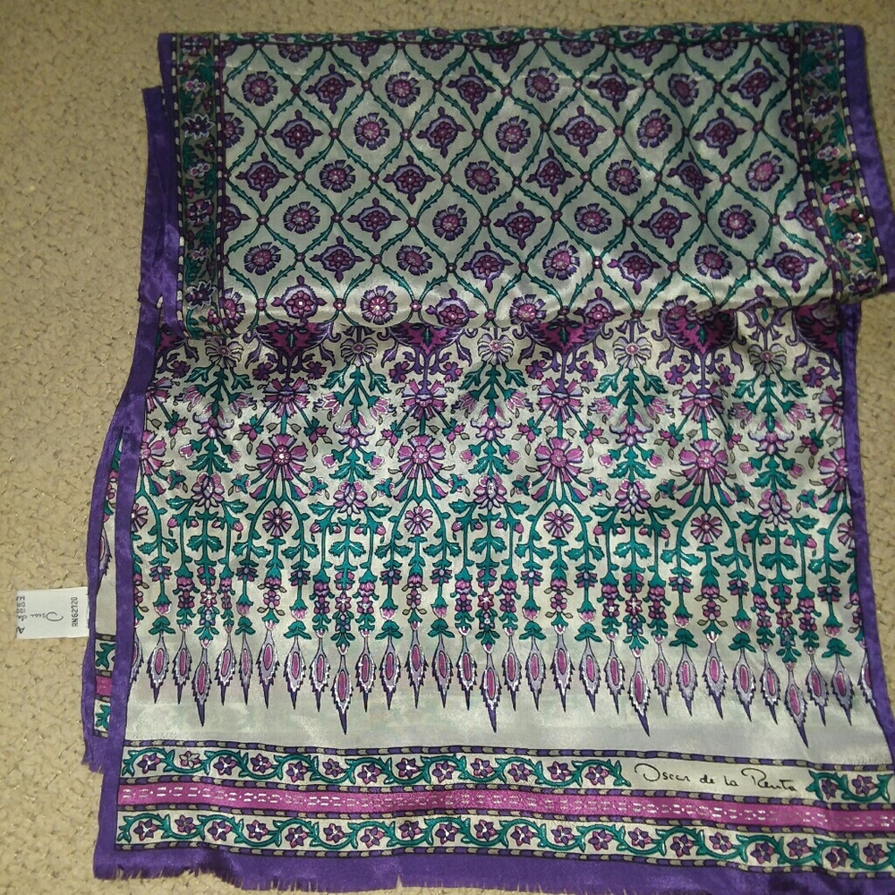 Scarf 100%silk signed Oscar de la Renta